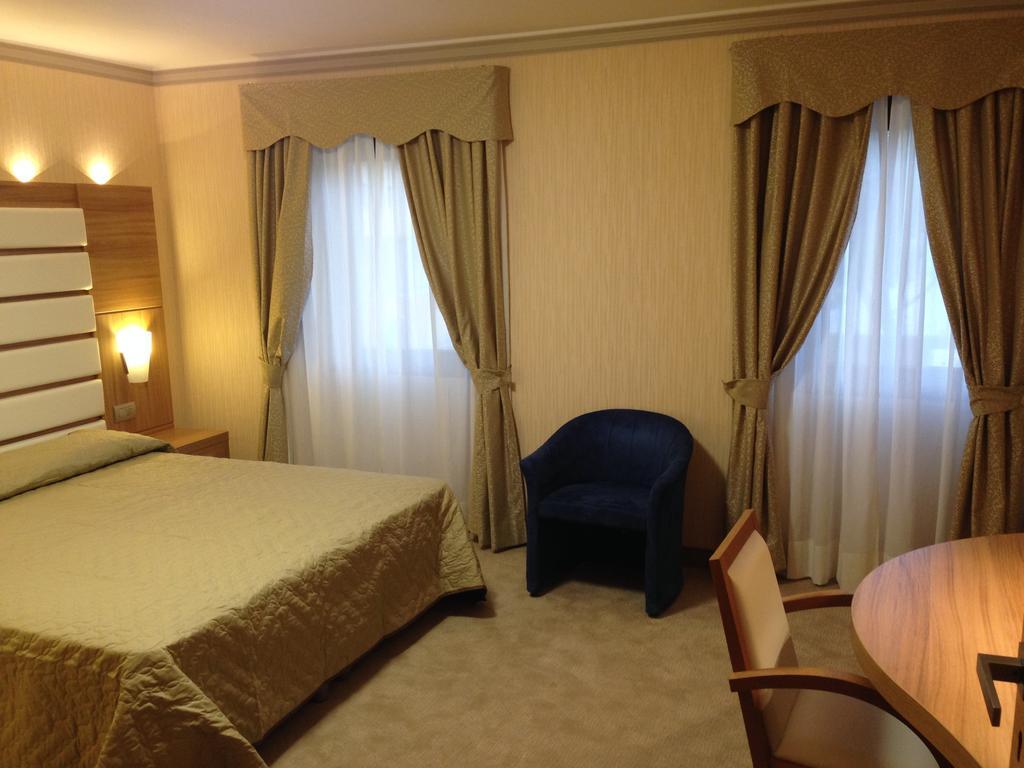 Hotel Vela D'Oro Dependence Бардолино Номер фото