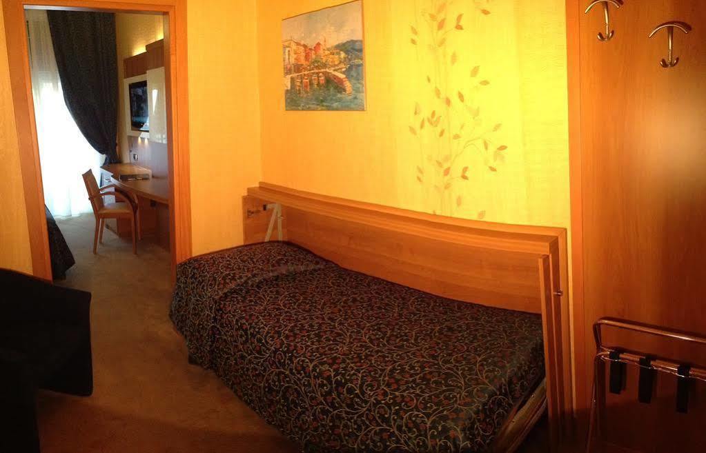 Hotel Vela D'Oro Dependence Бардолино Экстерьер фото